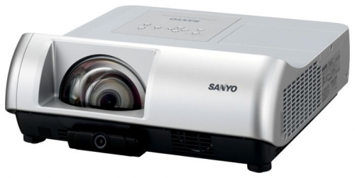 Sanyo PLC-WL2503 вид спереди